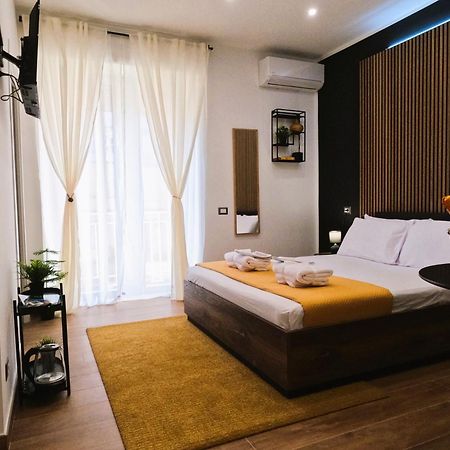 Blackwoody Contemporary Rooms - Napoli Centro Storico Exterior photo