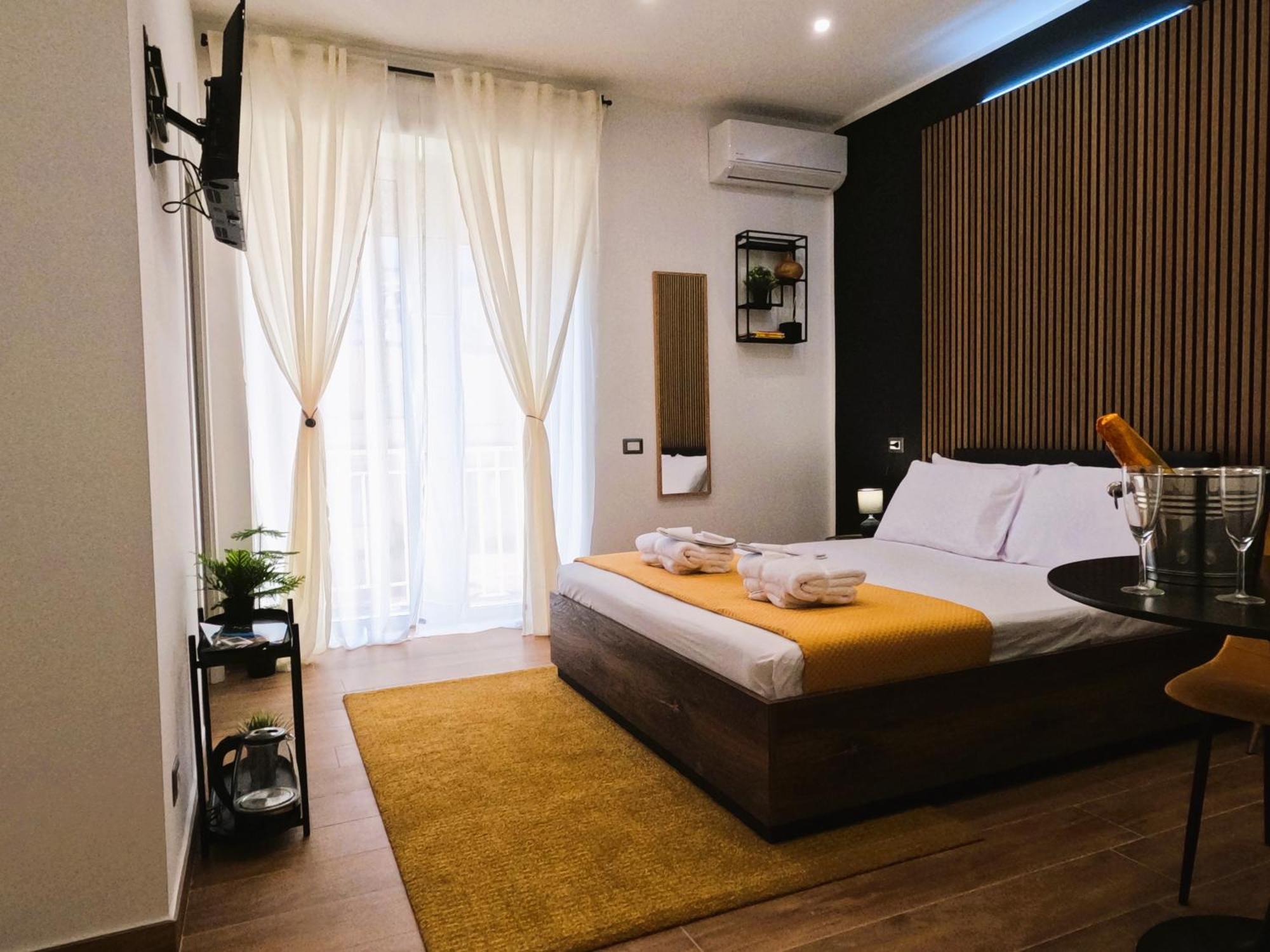Blackwoody Contemporary Rooms - Napoli Centro Storico Exterior photo