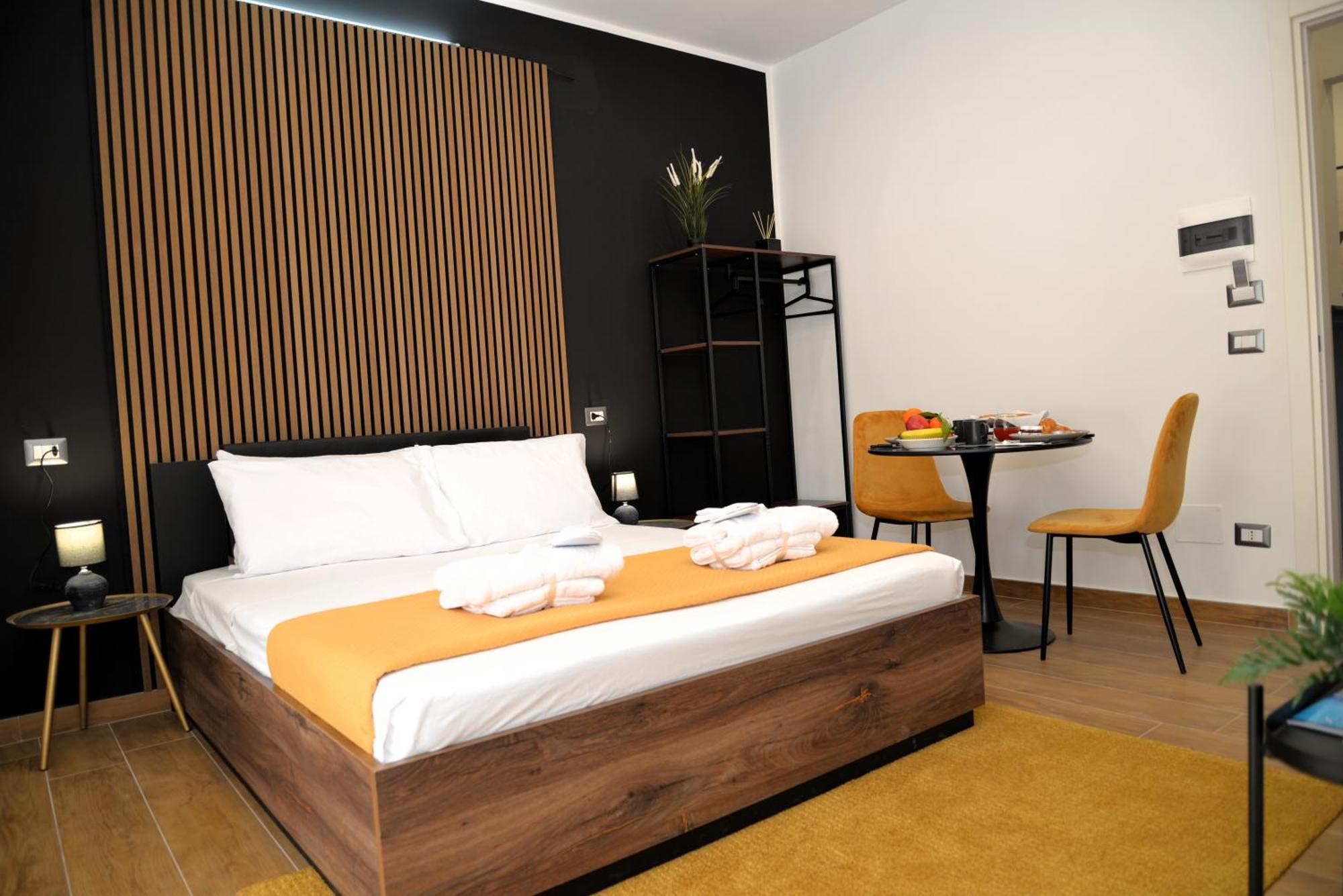 Blackwoody Contemporary Rooms - Napoli Centro Storico Exterior photo